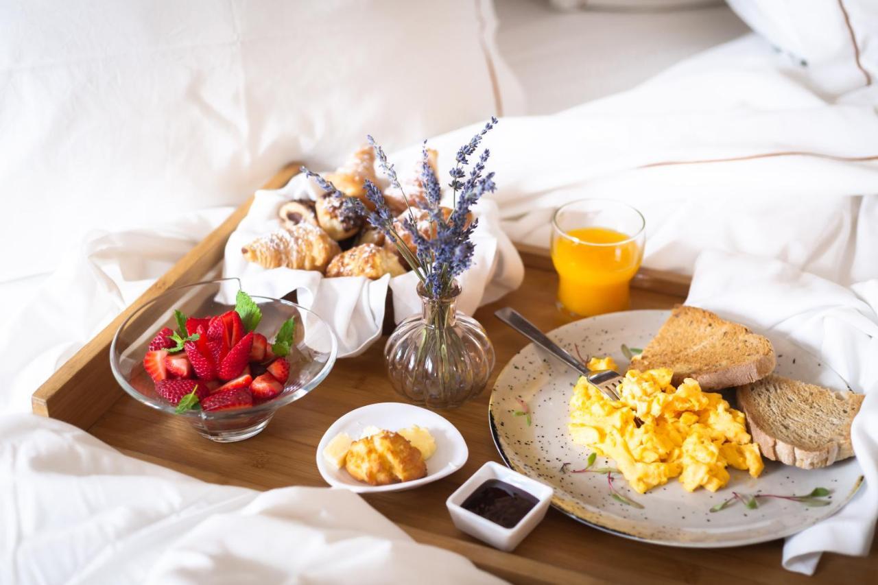 Corpo Santo Lisbon Historical Hotel Екстериор снимка Breakfast in bed