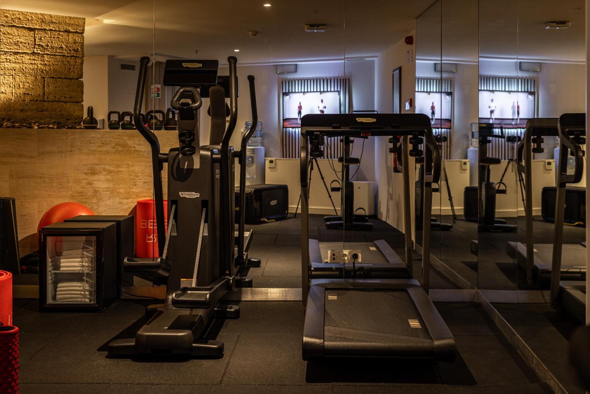 Corpo Santo Lisbon Historical Hotel Екстериор снимка The gym at the hotel