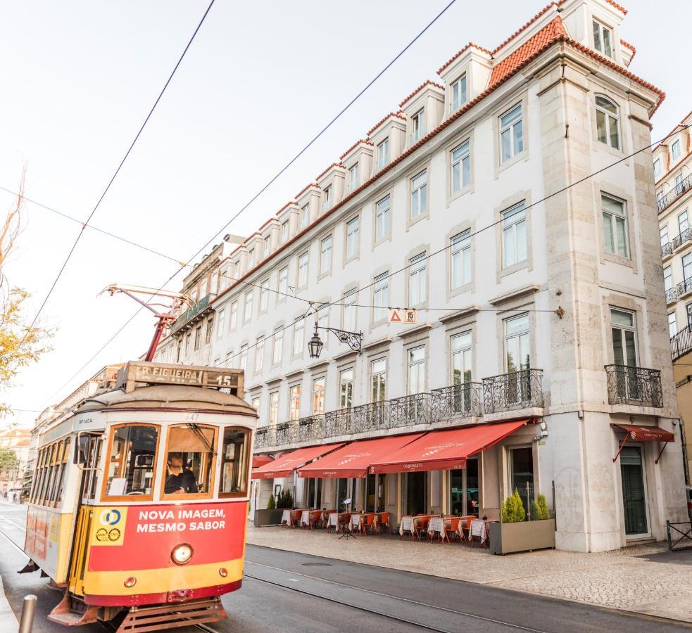 Corpo Santo Lisbon Historical Hotel Екстериор снимка The 28 tram passing by the restaurant